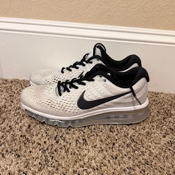 Nike Men's White and Black Air Max Running Shoes