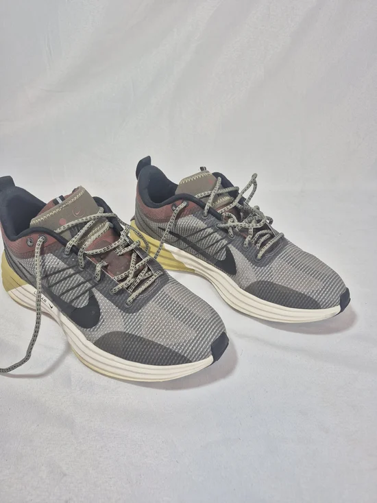 Nike Men Lunar Roam SE ’s Gray, Olive & Yellow Sneakers