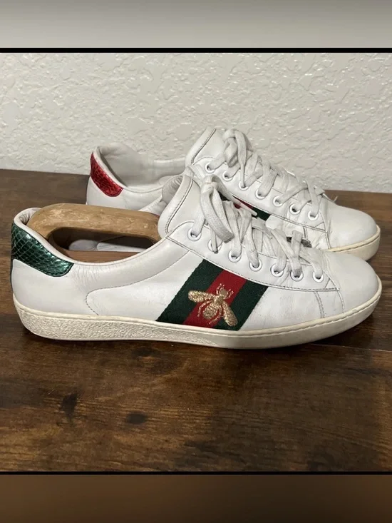 Gucci shoes Men’s 6 1/2 will fit 7or US 8 used sneakers with bee leather ace