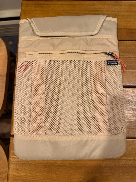 Patagonia like new tan laptop case