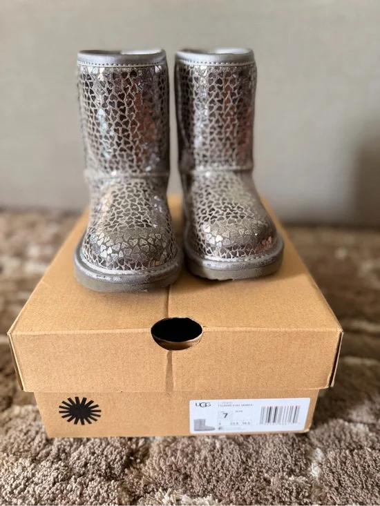 UGG Kids Metallic Heart Short Boots - Silver Glitter