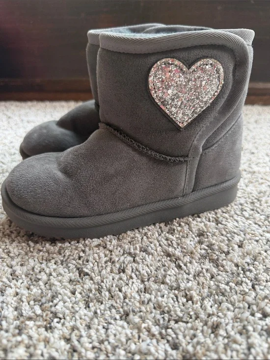 Kohls Girls Gray Suede-Look Boots with Glitter Heart size toddler 12