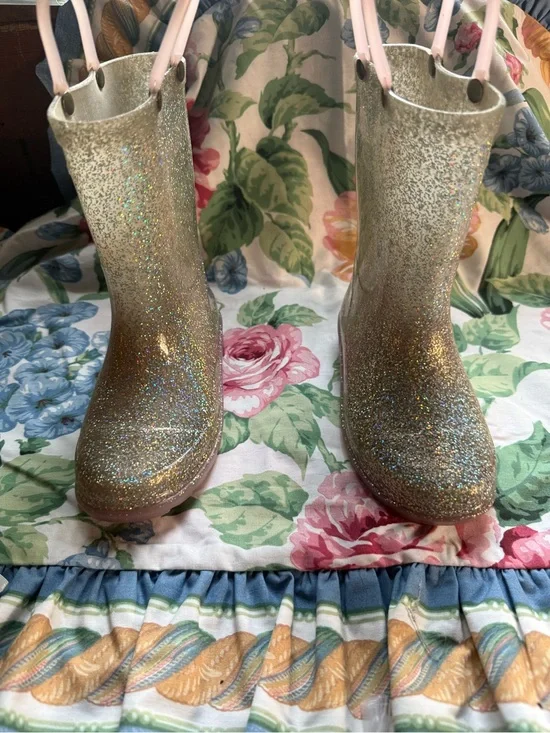 Western Chief Girls Glitter Gold Rain Boots with Pink Handles