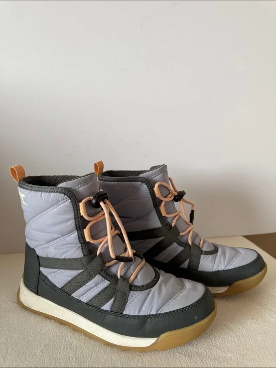 Sorel Youth Whitney II winter boots