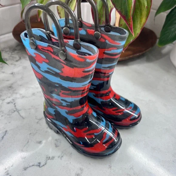Western Chief Kids Beach Camo Lighted PVC Rain Boots Charcoal Red Blue Size 5