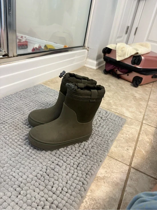 Cat & Jack Kids Waterproof Winter Boots Olive Green Size 12 Snow Rain Boots