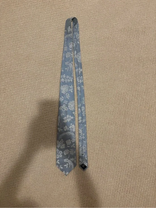 Gucci Light Blue Floral 100% Silk Tie Made in Italy