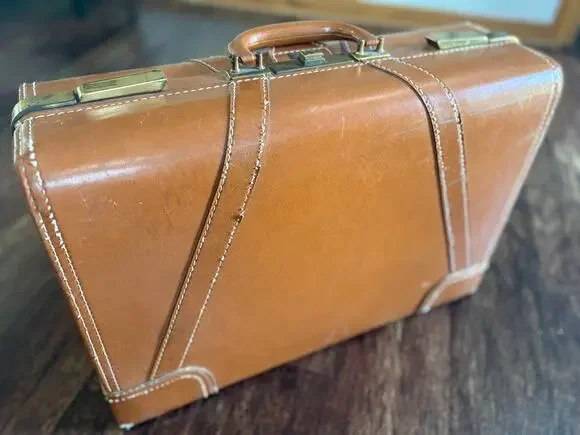 Vintage 1950s Towncraft Tan Leather Suitcase Train Case Linen Lined Brass Clasps