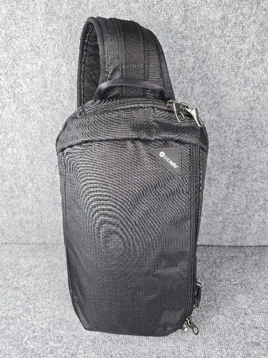 Pacsafe Vibe 325 Anti-Theft Sling Pack Bag Black 10 liters NWOT