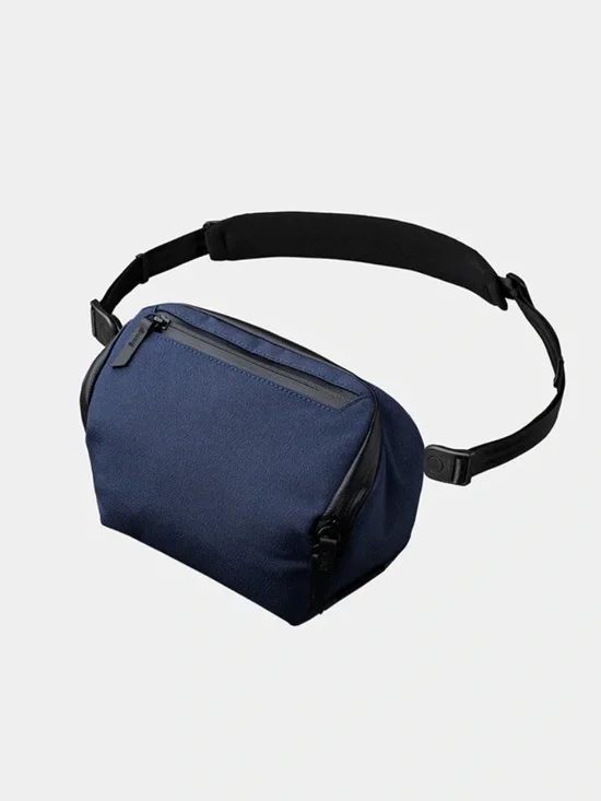 ALPAKA Vertex Pouch Mini 2L In Navy NWT
