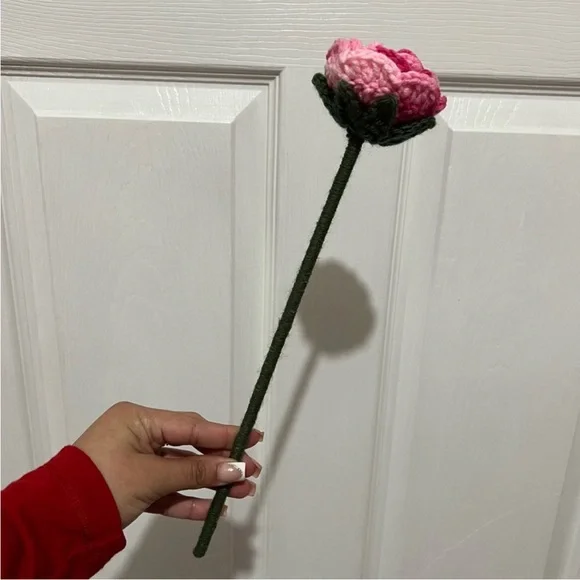💗 *NEW* Handmade Crochet‎ Pink Ombré Rose w/ Stem