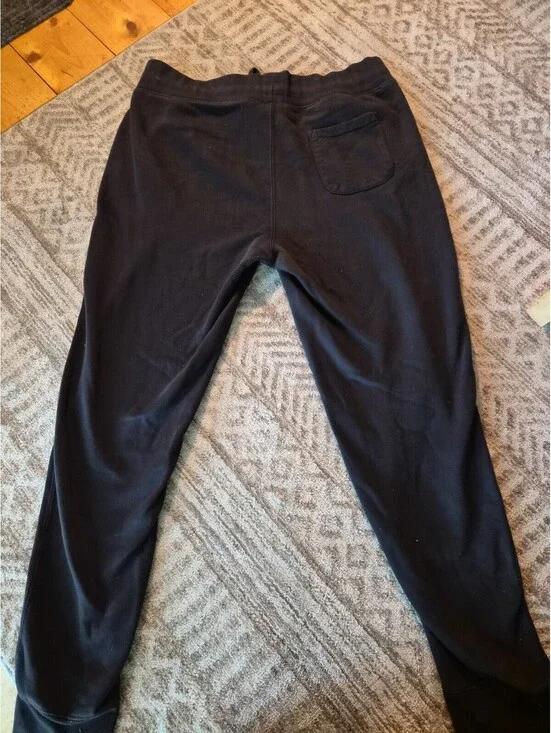 L.L. Bean Men’s Jeans Size 40 x 32  Tapered Leg Black Logo Patch