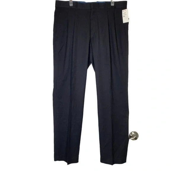 NWT Axist men 36Wx32L Black Ultra Series Straight Modern front pleat dress pant