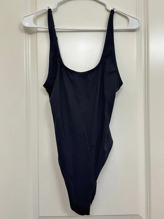 NWT SKIMS Scoop Neck One Piece Swimsuit in Onyx - Medium