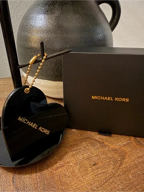 Michael Kors Heart Mirror/Charm