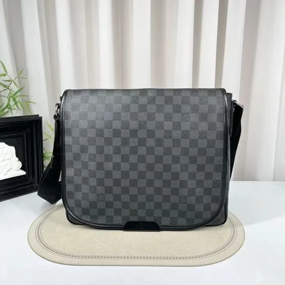 Louis Vuitton Women Pre-Loved Bag Very Good Condition