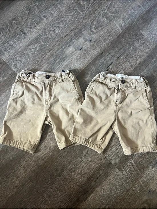 Abercrombie Kids Boys Khaki Shorts Set of 2-Size 7/8‎