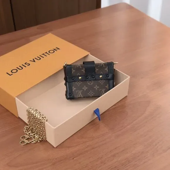 Louis Vuitton Women Pre-Loved Bag Very Good Condition