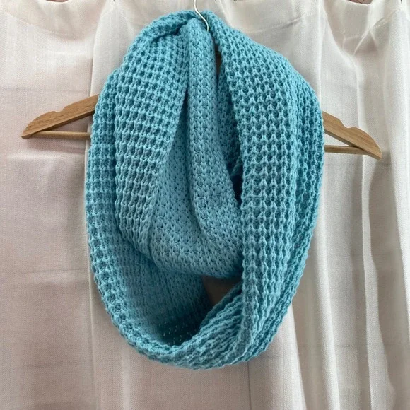 Chunky Knit Infinity Scarf Light Blue Waffle Weave Loop Neck‎ Warmer