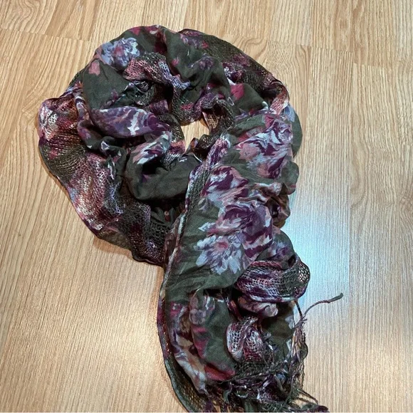 Floral ruffle‎ scarf
