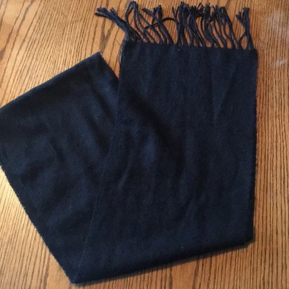 Black‎ Scarf
