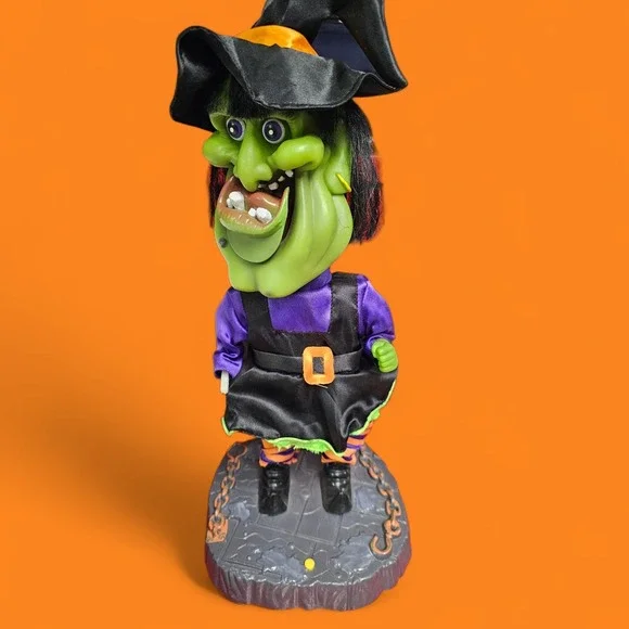 2001-02 Gemmy Halloween Animated Big Head Dancing Witch sings 