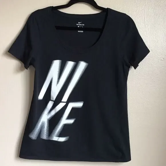 The Nike Tee Women’s Small / White Fuzzy / Blurry / Distorted /Block NIKE Grapic