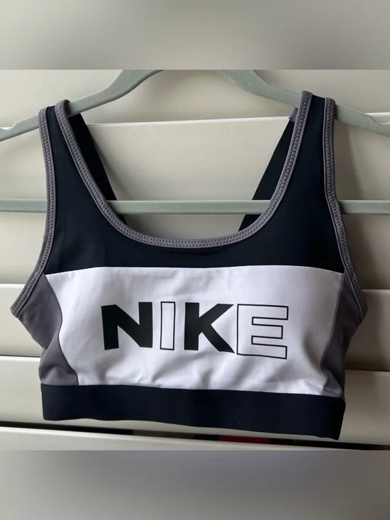 Nike New/Tags XS Black & White Women's Victory Bra Medium Support