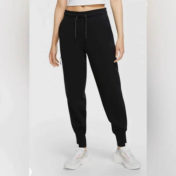 Nike Sportswear Women’s Sz XXL‎ Black Tech Fleece Joggers