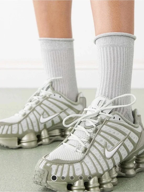 Nike Shox Men's Athletic Shoes - Gray and White
