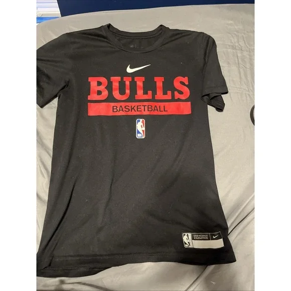 Nike Women's‎ Chicago Bulls Dri-Fit Tee Small