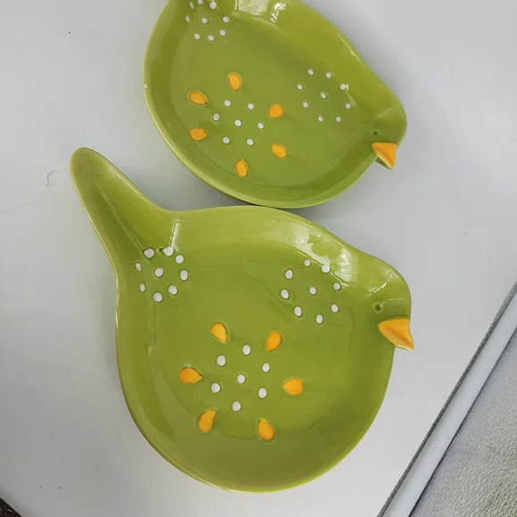 Pier 1 Green and Yellow Bird-Shaped Plates‎