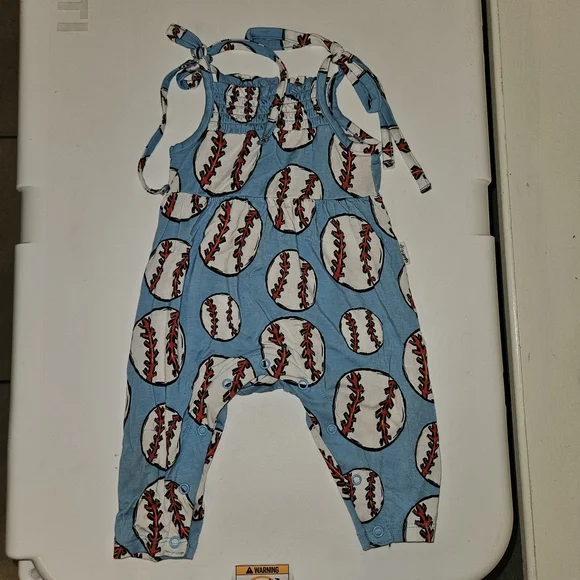 Gigi and Max Bamboo Baseball Print Kids Bodysuit Romper Sz 0-6 months
