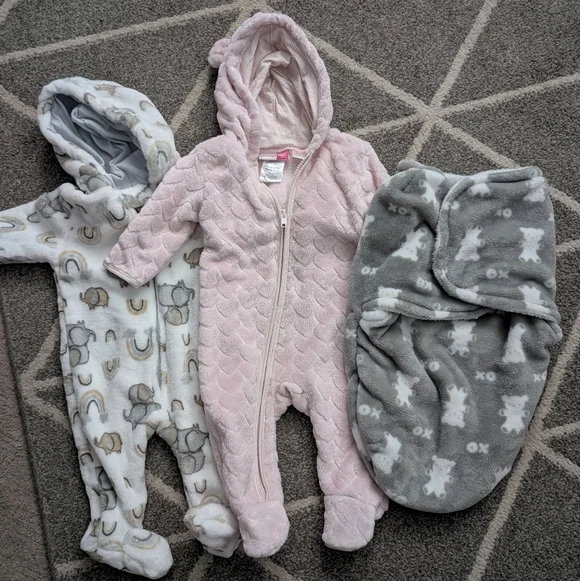 Bundle Baby Girls Fleece Footed‎ Pajamas And Swaddle