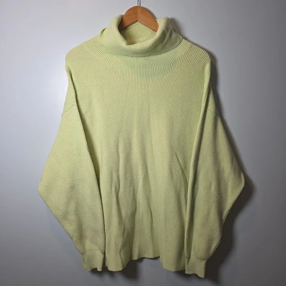 Free People Softly Structured Tunic‎ Sweater Size Small - Light Bright Green