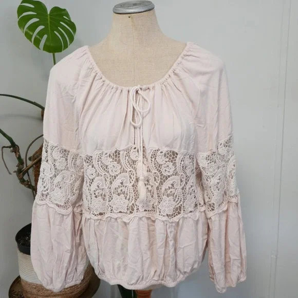 Free People Peasant Blouse XS Pink Boho‎ Crochet Lace Tassel Balloon Sleeve