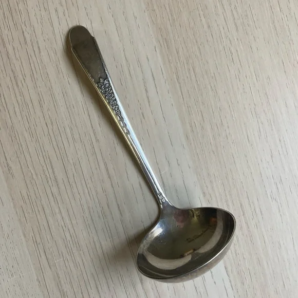 Vintage Gravy Silver Plated Ladle WM. ROGERS & SON IS, The GARDENIA Pattern 1941
