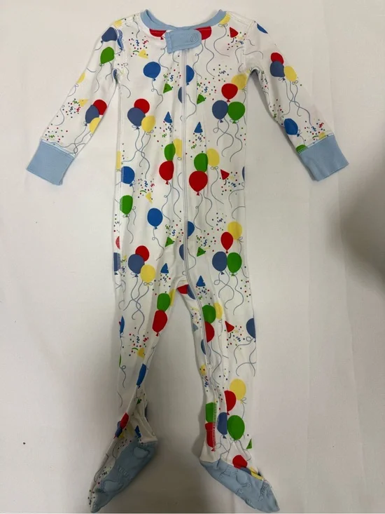 The Beaufort Bonnet Company White Balloon Print Footed Pajamas with Blue Trim