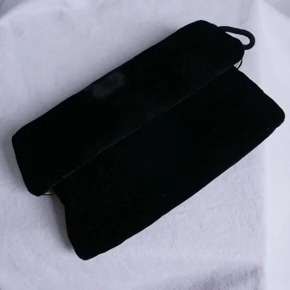 Gorgeous 1940s black‎ velvet clutch