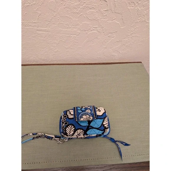 Vera Bradley Wristlet Wallet Blue Floral ID‎ Window Card Slots Zip Pouch