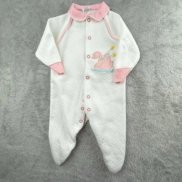 Baby Girl‎ 3-6 Mo One Piece Sleeper Quilted Snaps Collar Swan Pink USA Made VTG