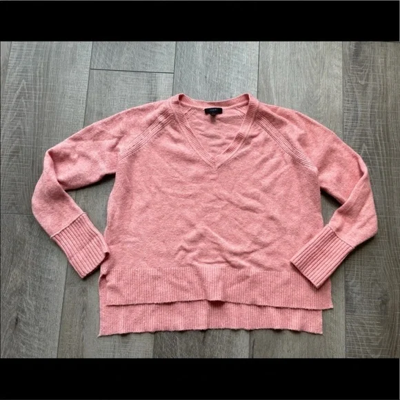J. Crew V-Neck Sweater in Pink Size Medium