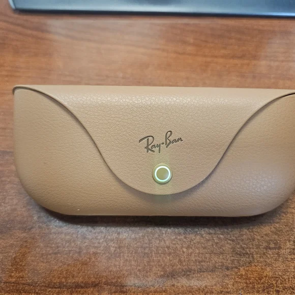 GENUINE RayBan Meta Charger Case - gently used, works perfectly.