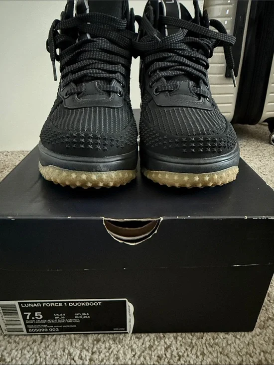 Nike Men's Black Duckboot with Gum Outsole