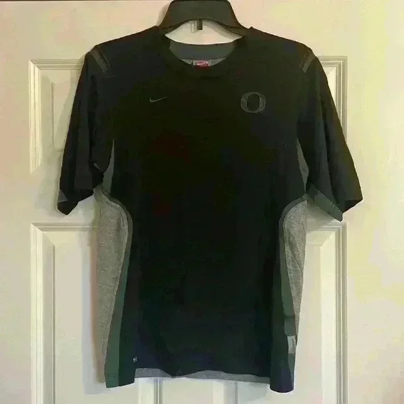Men's Nike‎ team Oregon University short sleeve size XS