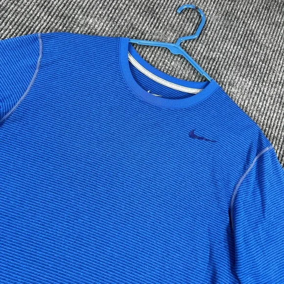Nike Shirt Mens Medium Blue Short Sleeve‎ Dri Fit Workout Gym Run Lift Casual