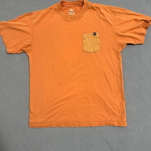 The Nike Tee Crew-Neck T-Shirt Short Sleeve Loose Fit Orange‎ Mens Size S