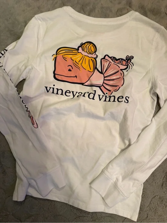 Vineyard Vines girls medium white & Pink Ballerina Whale Graphic!