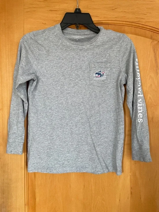 Vineyard Vines Kids Gray Long-Sleeve Pocket Tee with Whale Logo Holiday Small