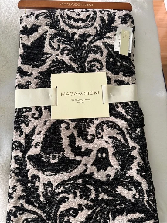 Magaschoni Black & Cream Halloween Jacquard Throw